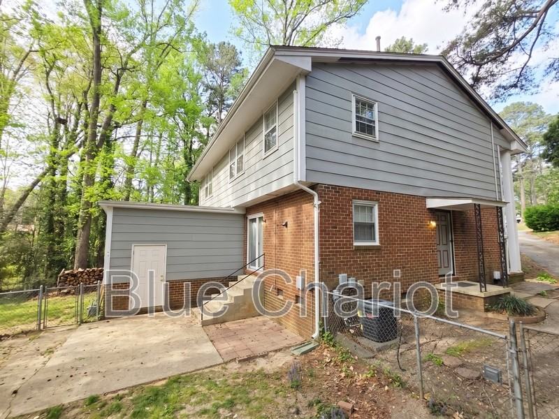 3109 Merrill Ct - Photo 3 of 17