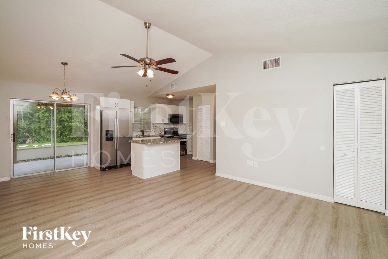 6841 Willits Ave - Photo 2 of 15