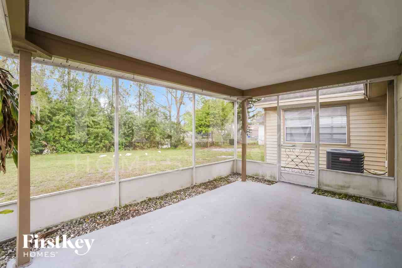 6841 Willits Ave - Photo 6 of 15