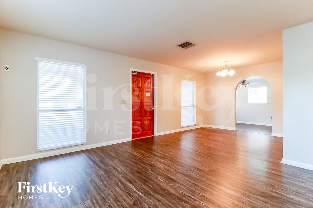 6807 S Cortez St - Photo 5 of 15