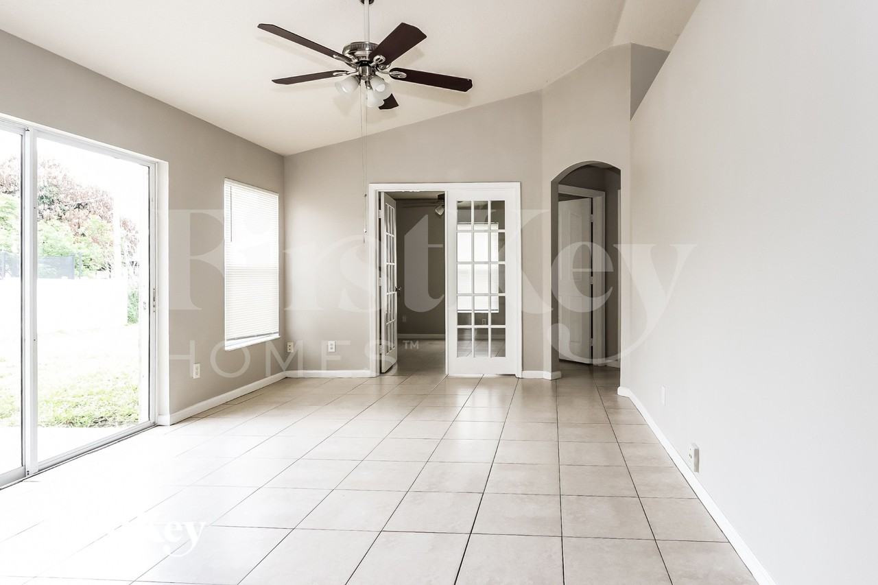 662 Sw Sandbar Ter - Photo 3 of 19