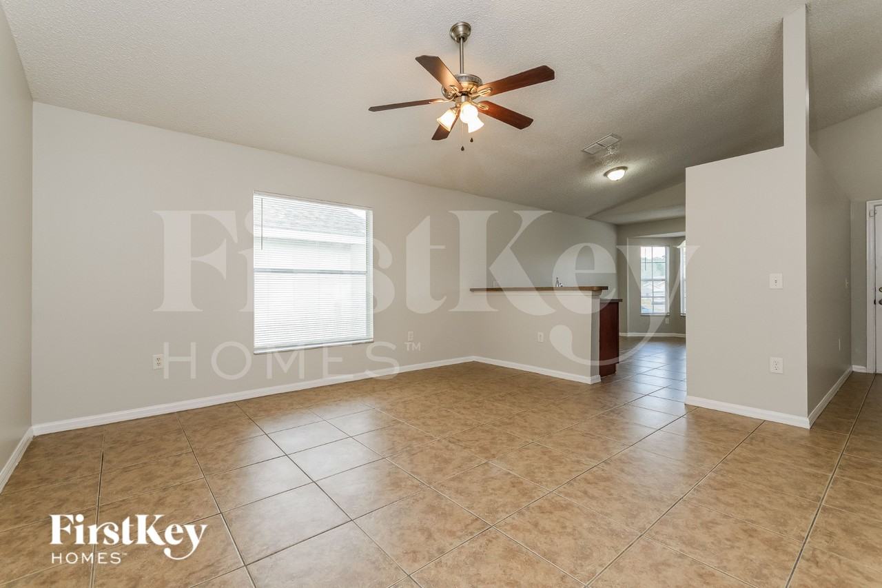 6556 Viewpoint Ct - Photo 2 of 16