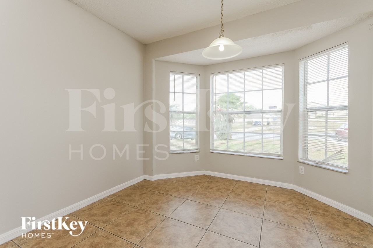 6556 Viewpoint Ct - Photo 6 of 16