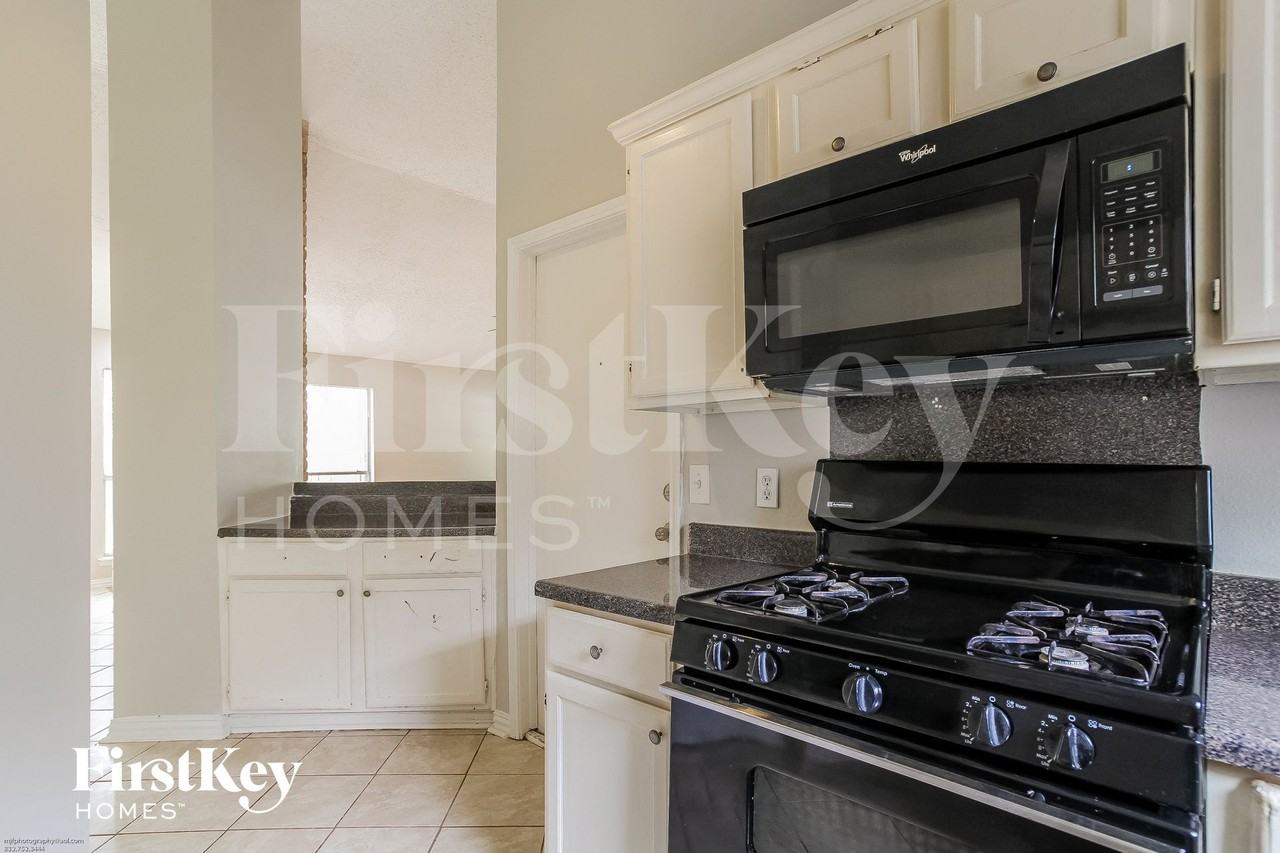 6426 New World Dr - Photo 7 of 15