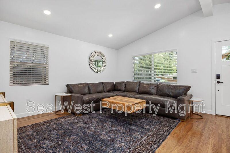 778 Del Riego Ave - Photo 5 of 24