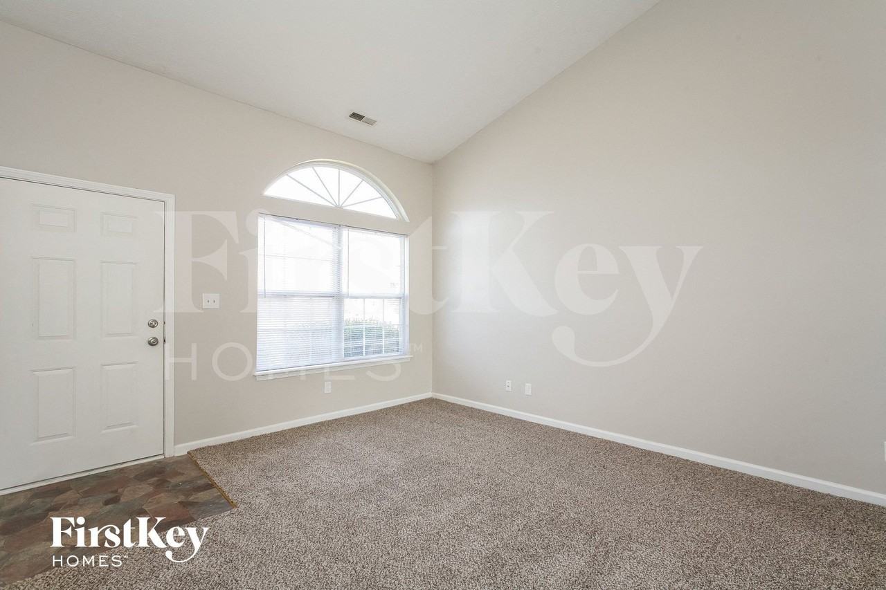 5621 Wynridge Ct - Photo 3 of 15