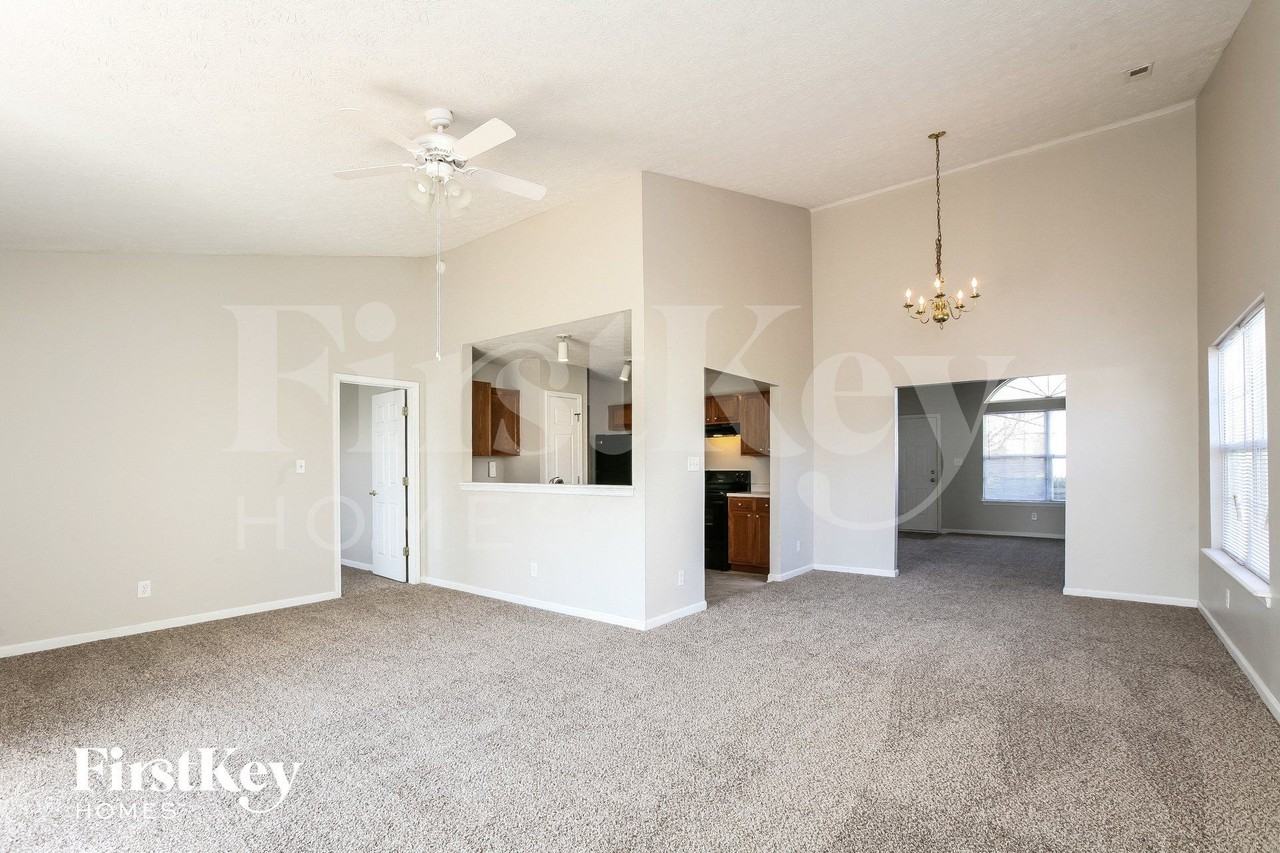 5621 Wynridge Ct - Photo 4 of 15