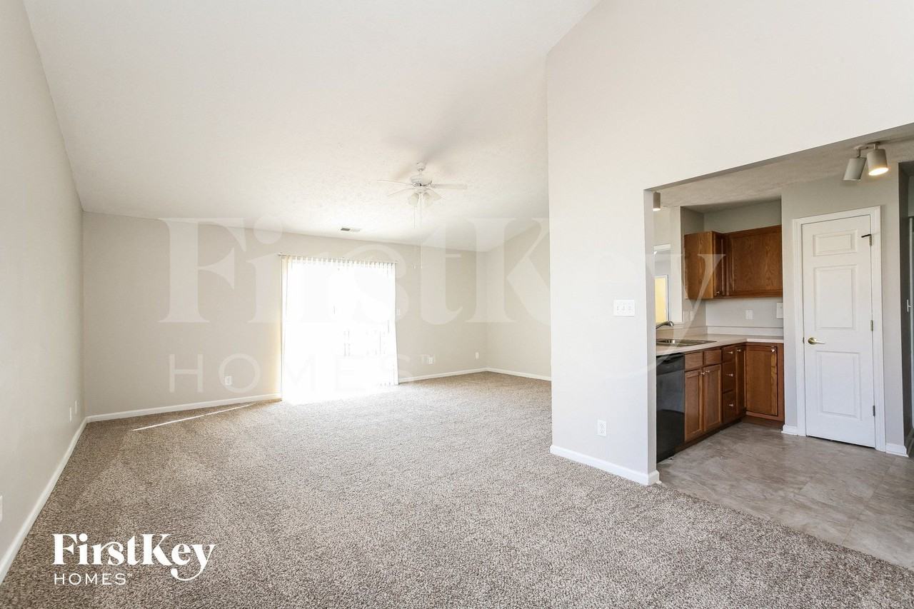 5621 Wynridge Ct - Photo 5 of 15
