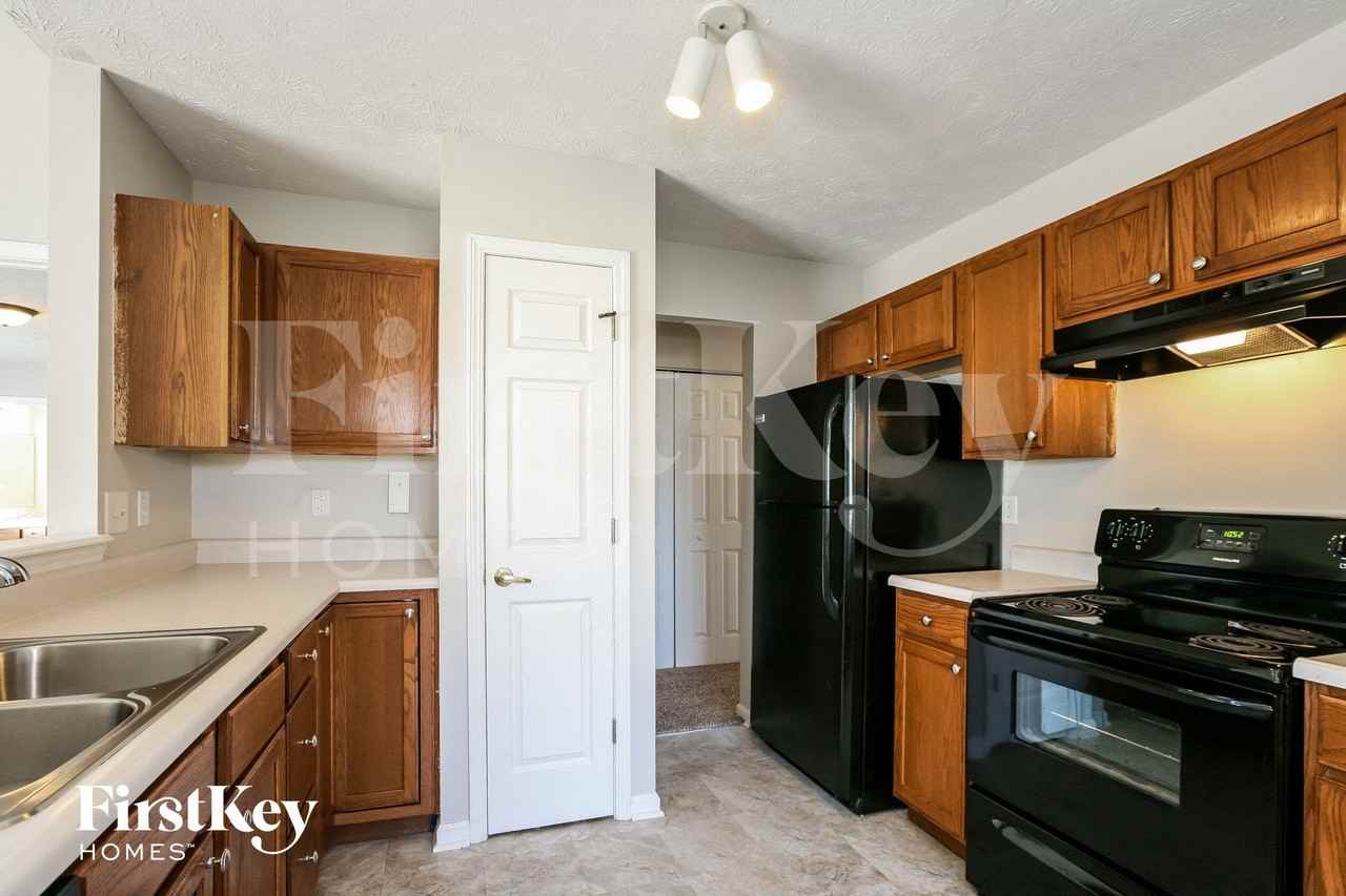 5621 Wynridge Ct - Photo 6 of 15