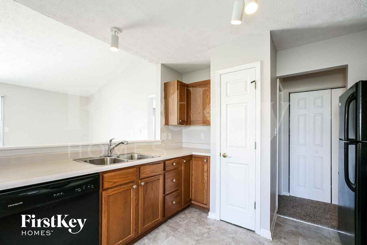 5621 Wynridge Ct - Photo 7 of 15