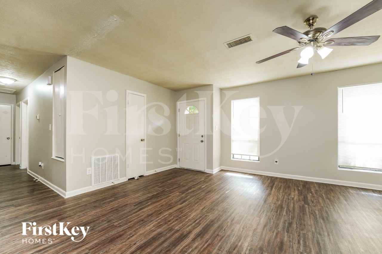 5534 Petite Ct - Photo 3 of 16