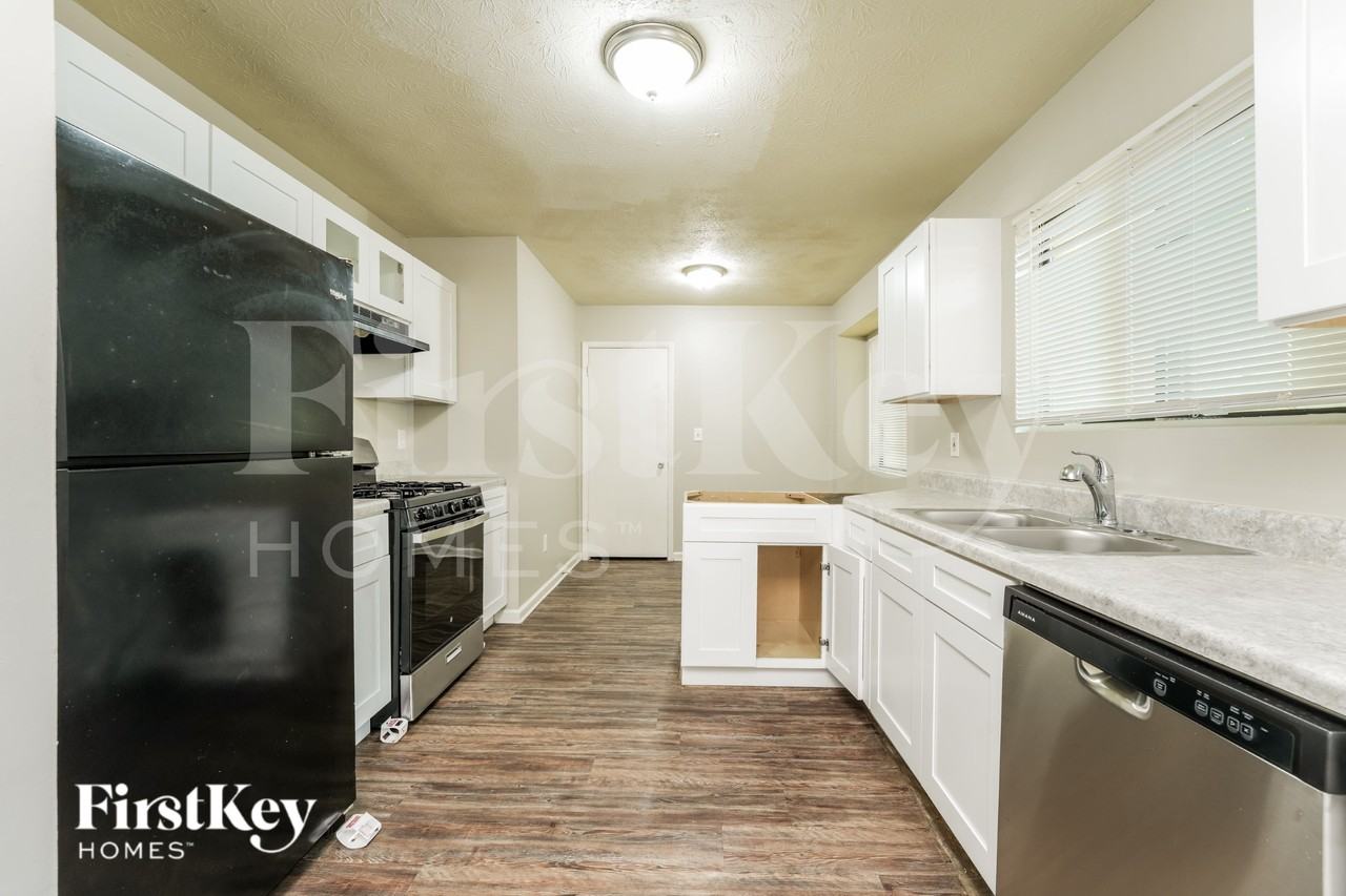 5534 Petite Ct - Photo 5 of 16