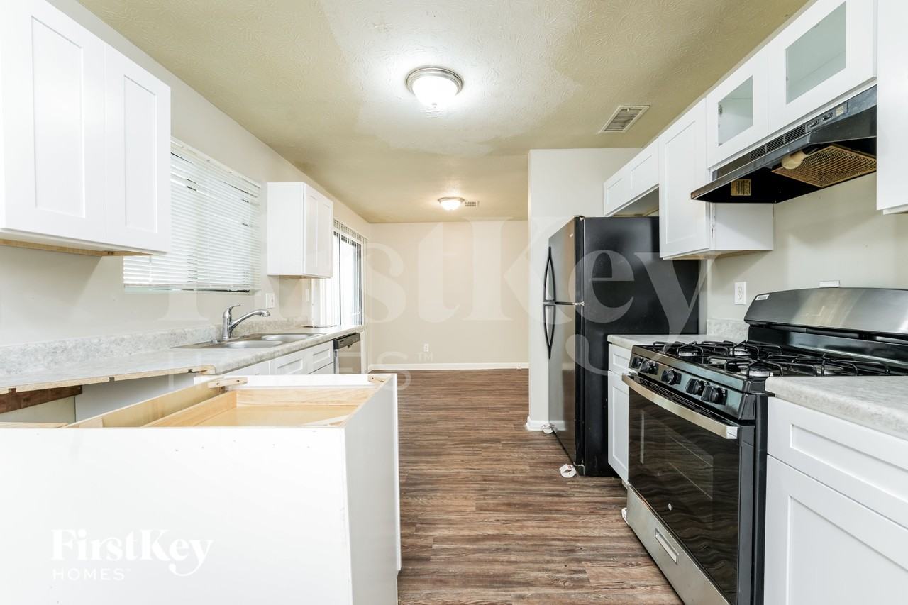 5534 Petite Ct - Photo 6 of 16