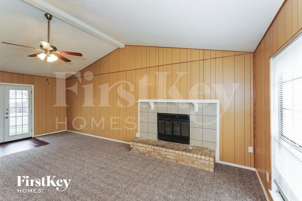 4841 Trailwood Dr - Photo 2 of 16