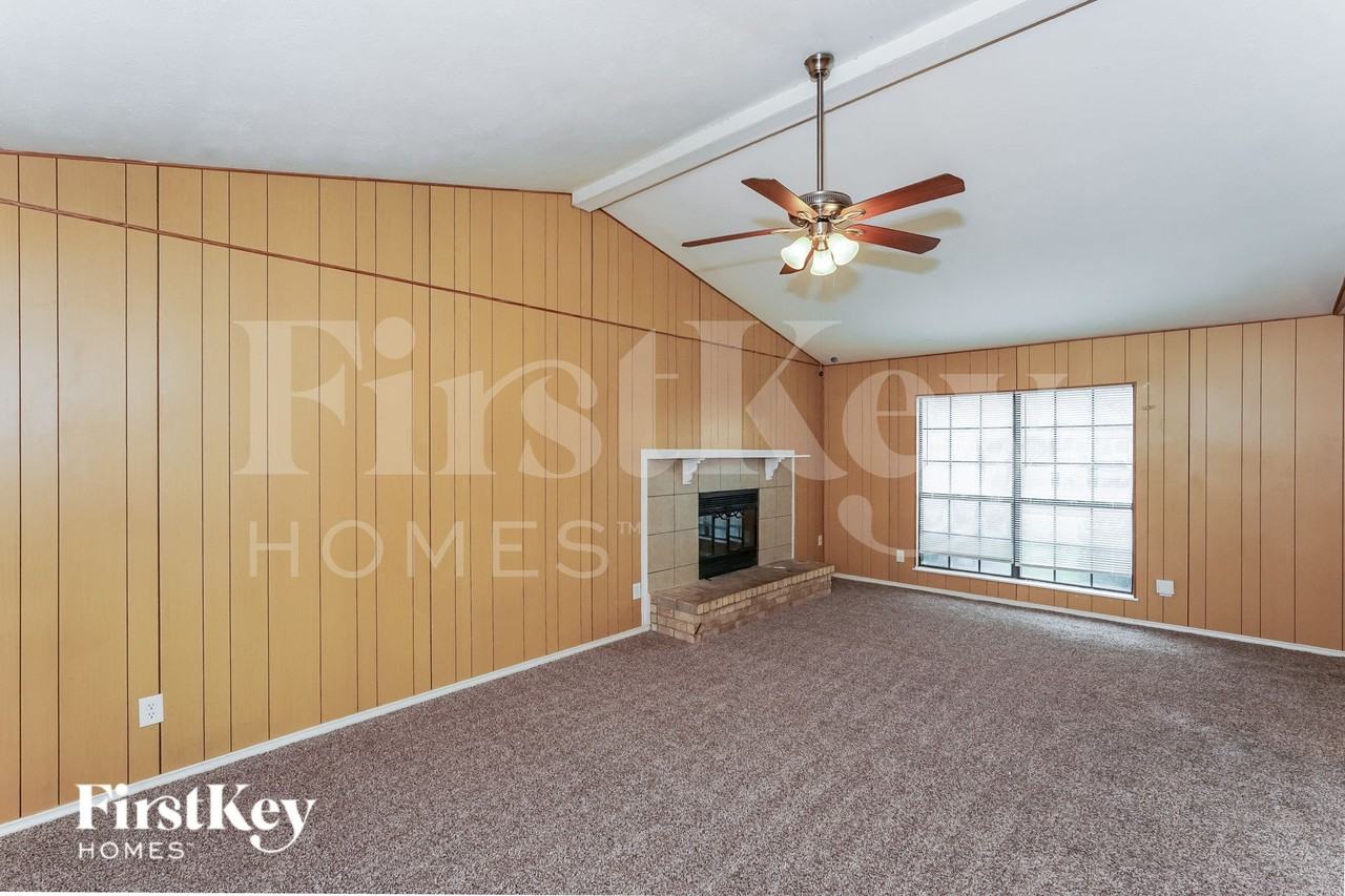 4841 Trailwood Dr - Photo 3 of 16