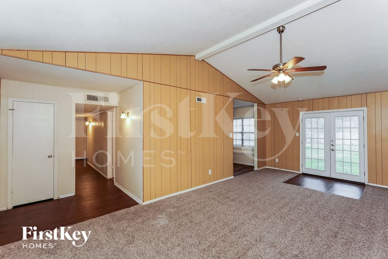 4841 Trailwood Dr - Photo 4 of 16