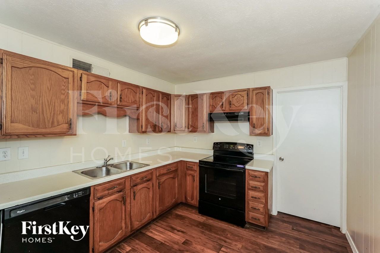 4841 Trailwood Dr - Photo 5 of 16