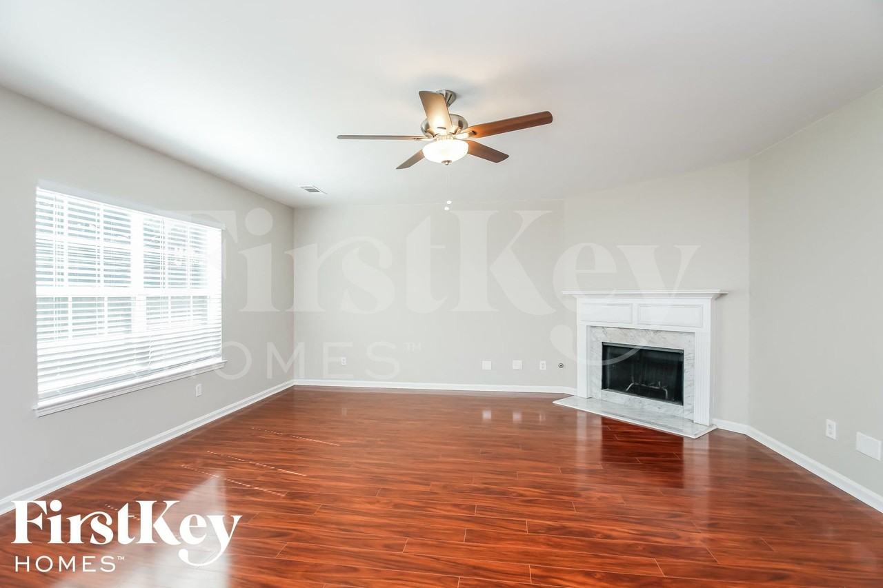 483 Baywood Way - Photo 2 of 15
