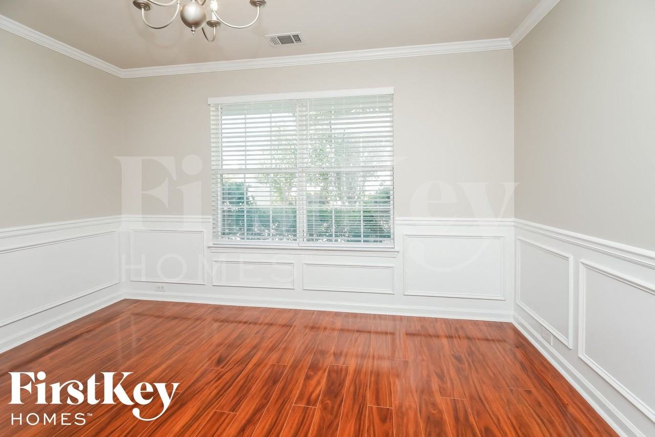 483 Baywood Way - Photo 4 of 15