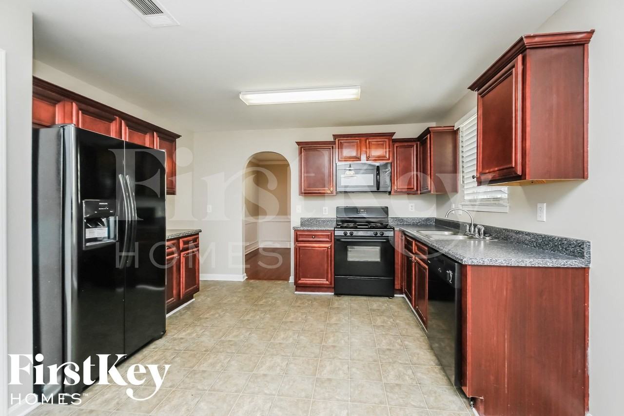483 Baywood Way - Photo 5 of 15