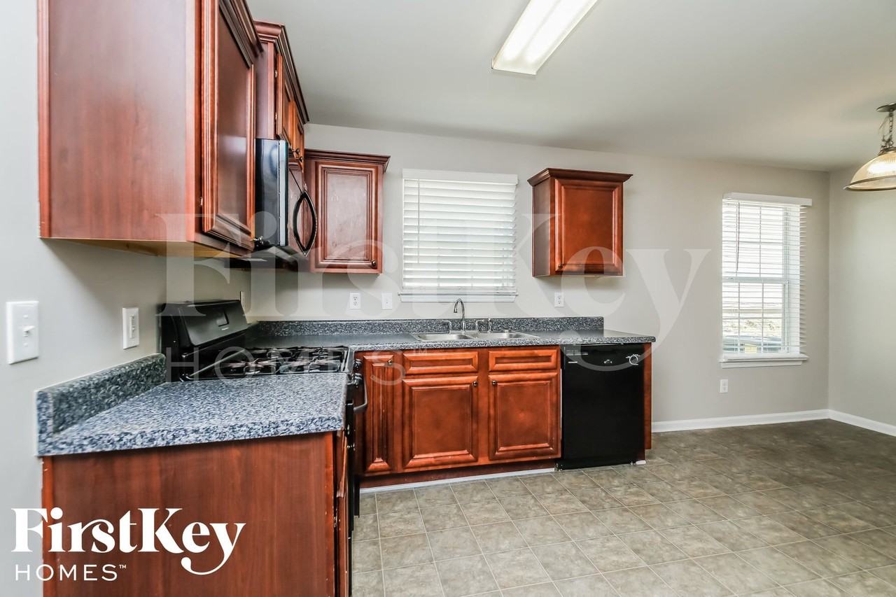 483 Baywood Way - Photo 6 of 15