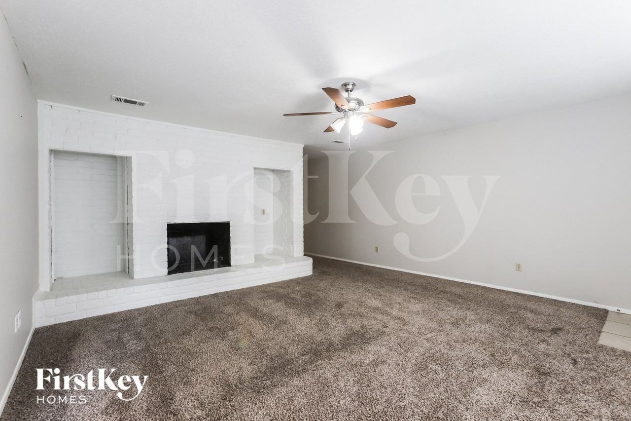 4426 Adonis Dr - Photo 4 of 15