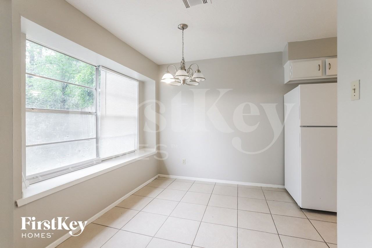 4426 Adonis Dr - Photo 5 of 15