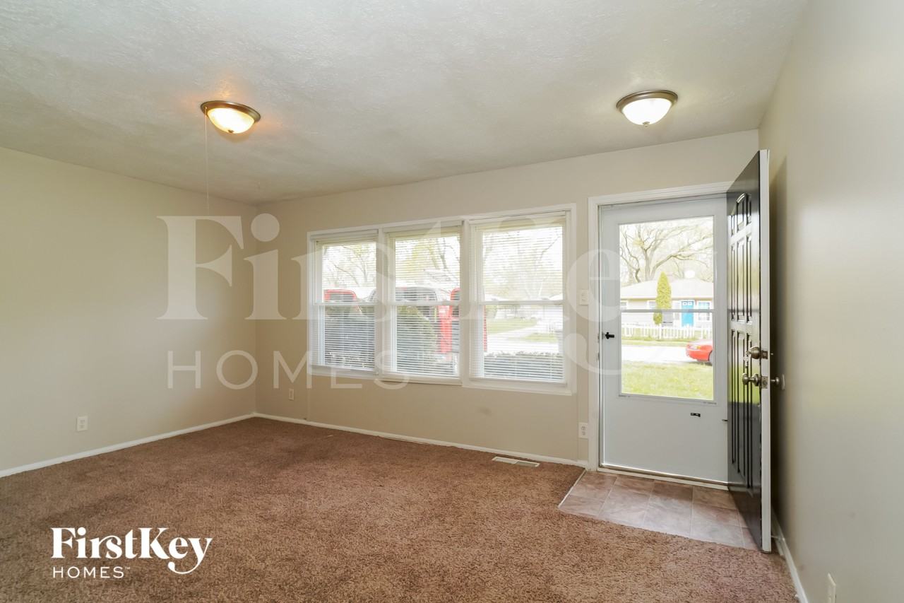 4331 Bertrand Rd - Photo 3 of 15
