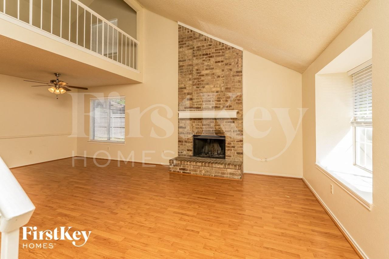 4231 Glen Ridge Dr - Photo 2 of 15
