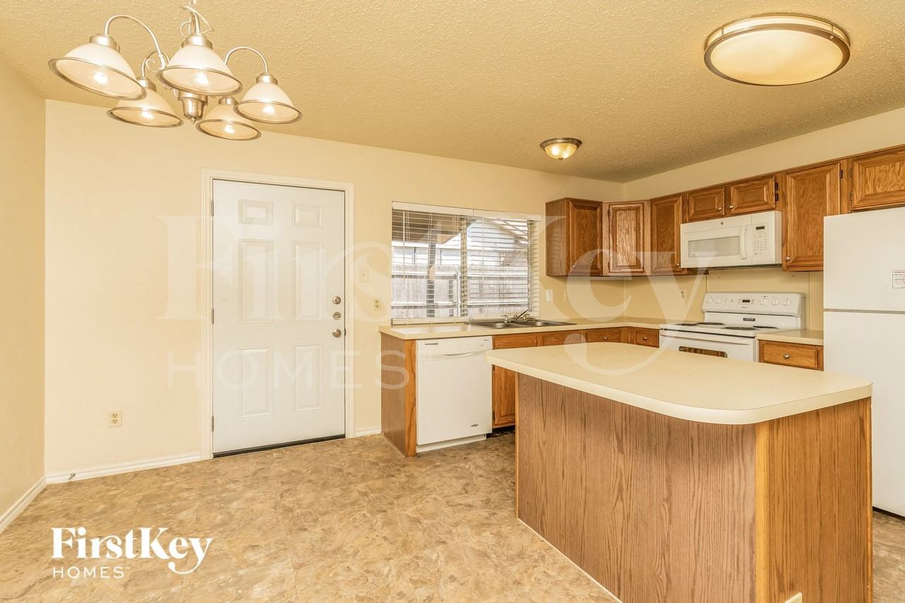 4231 Glen Ridge Dr - Photo 4 of 15