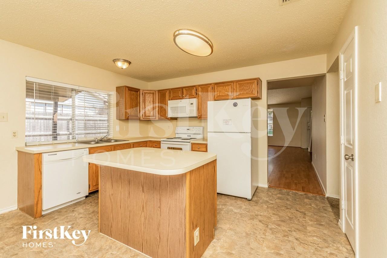 4231 Glen Ridge Dr - Photo 6 of 15