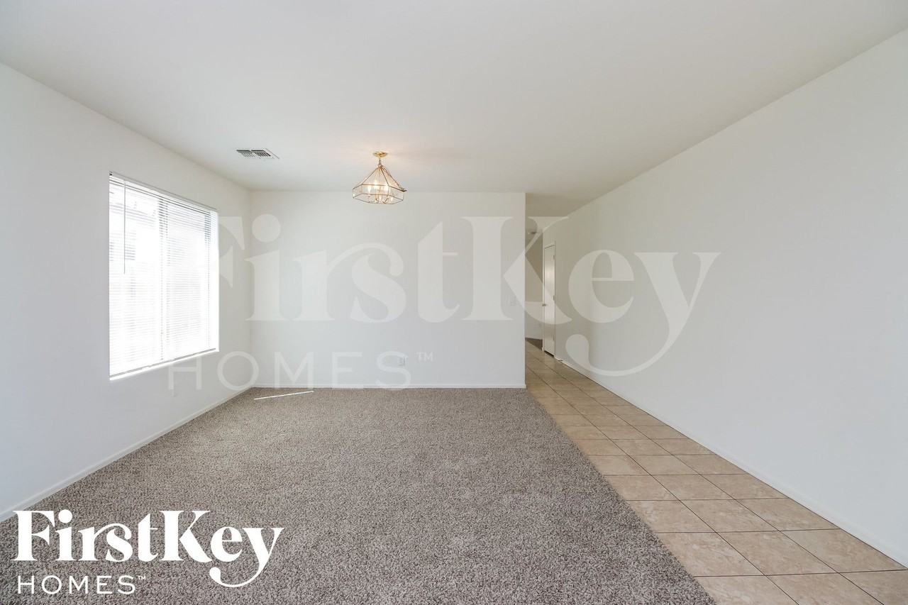3688 W Santa Cruz Ave - Photo 3 of 15