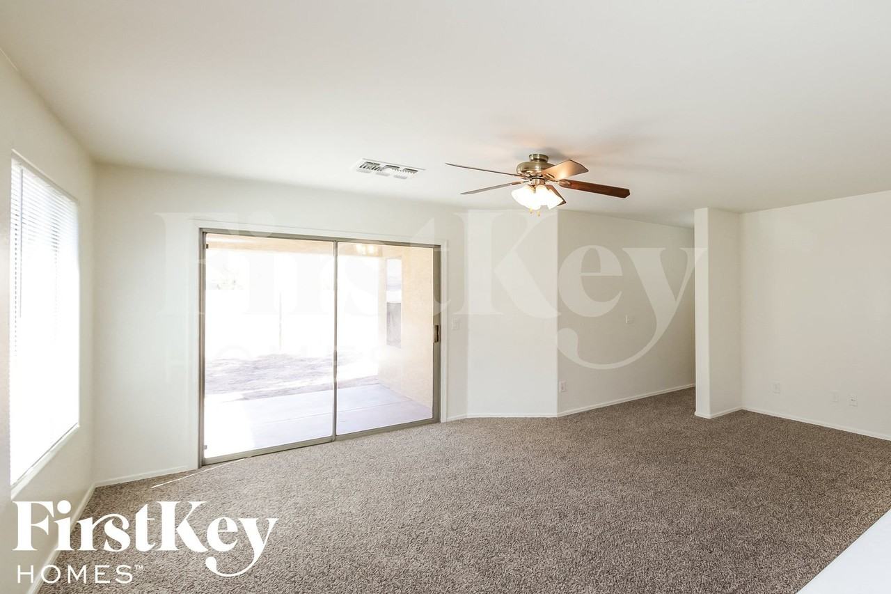 3688 W Santa Cruz Ave - Photo 4 of 15