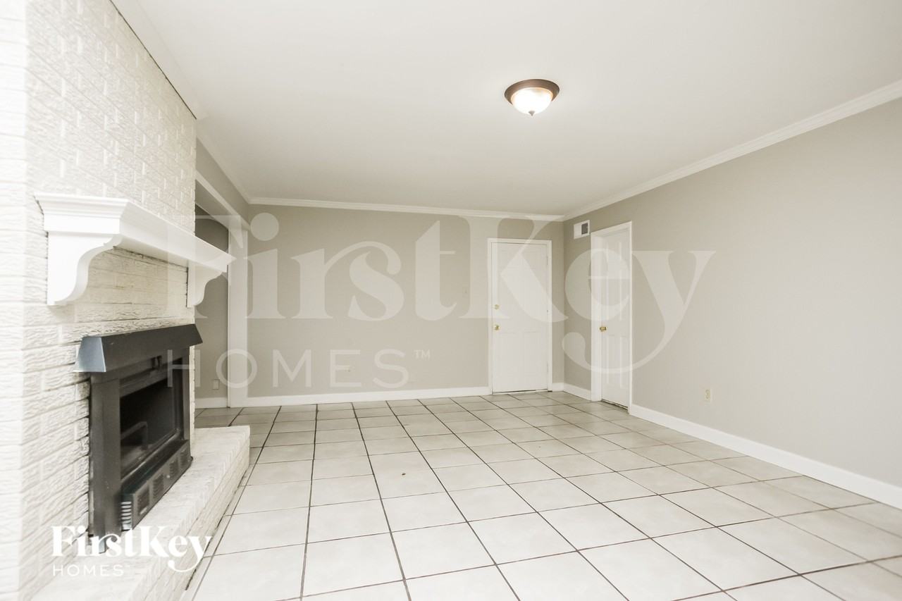 3347 Bluemont Dr - Photo 2 of 19