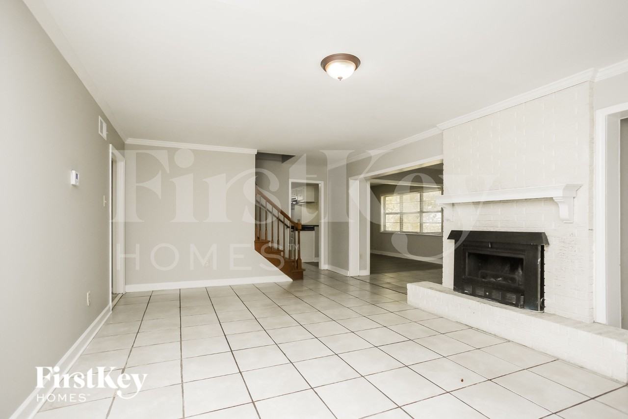 3347 Bluemont Dr - Photo 4 of 19