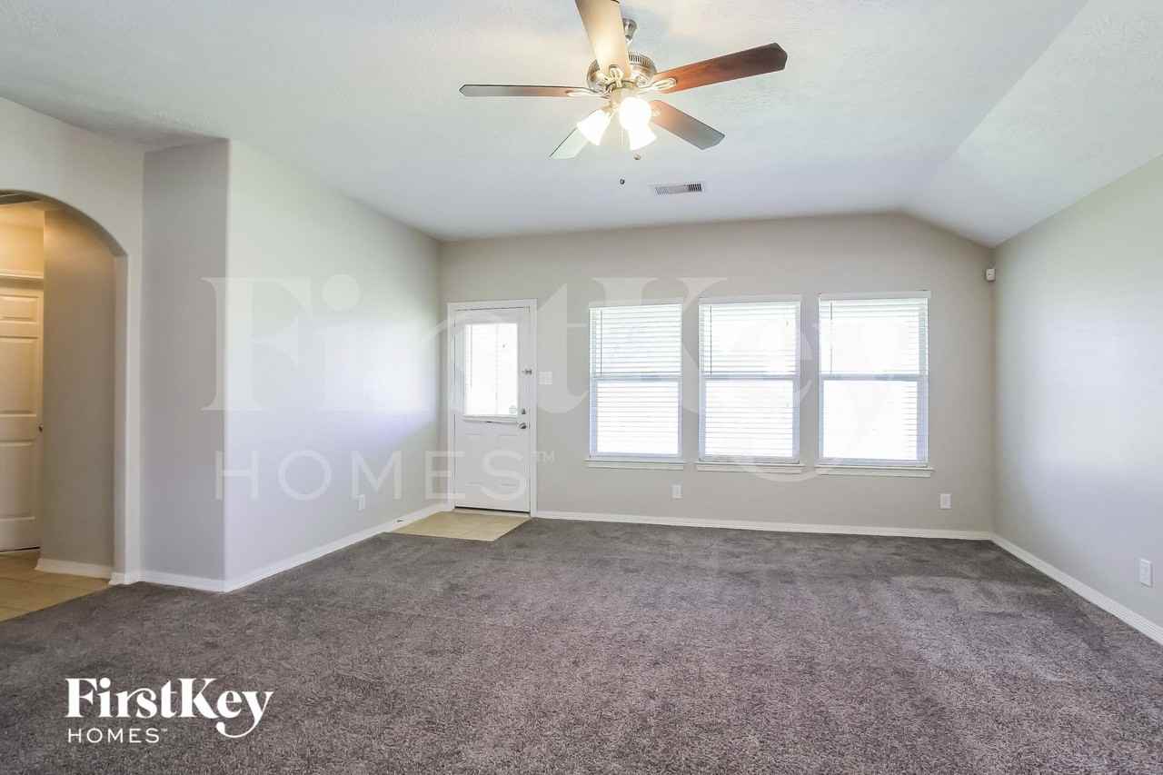 3331 Aegean Dr - Photo 2 of 15