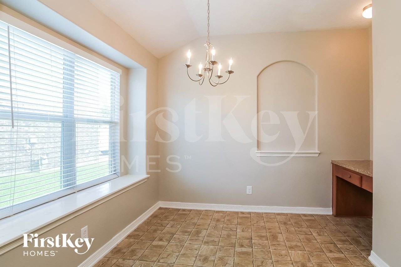 3331 Aegean Dr - Photo 4 of 15