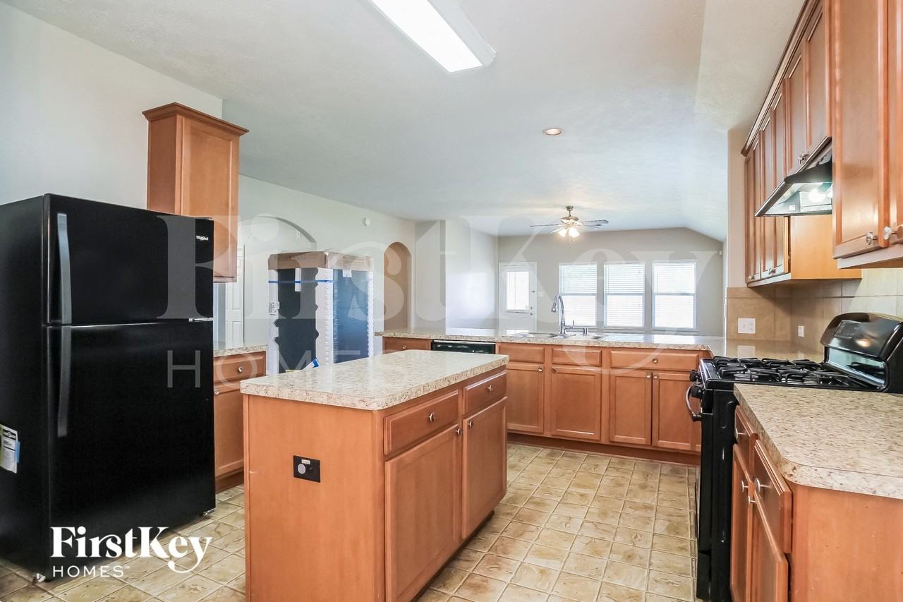 3331 Aegean Dr - Photo 5 of 15