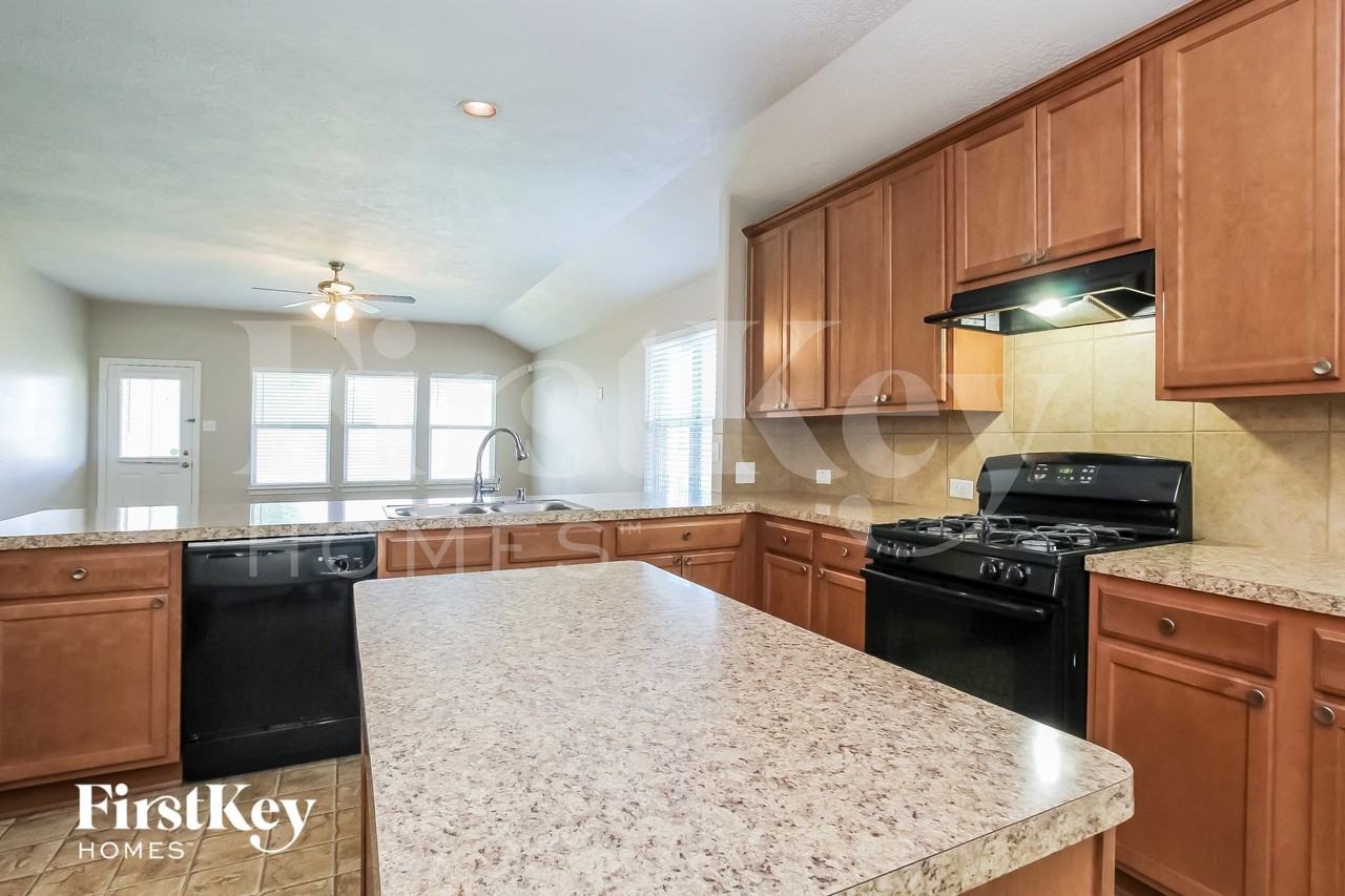 3331 Aegean Dr - Photo 6 of 15