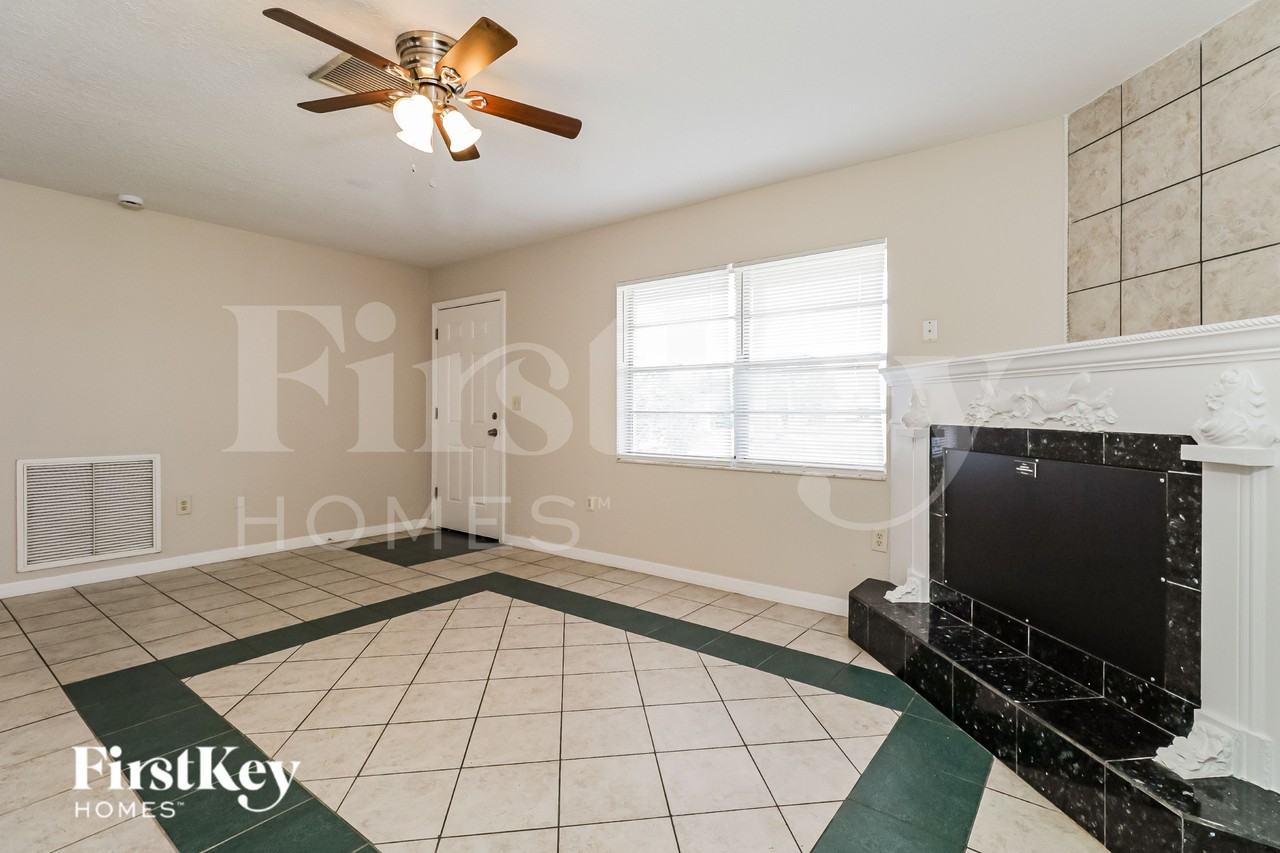 3252 Peterborough St - Photo 3 of 19