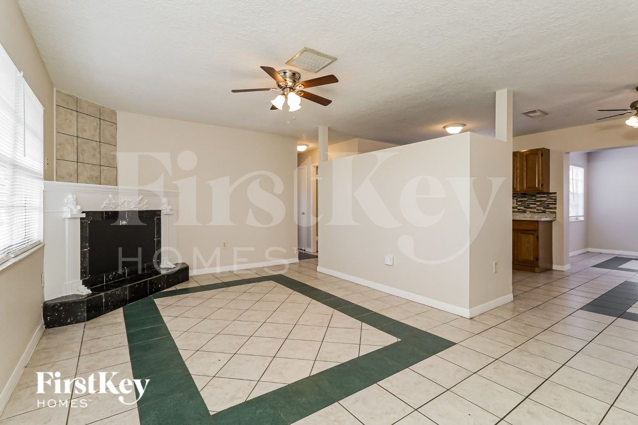 3252 Peterborough St - Photo 5 of 19