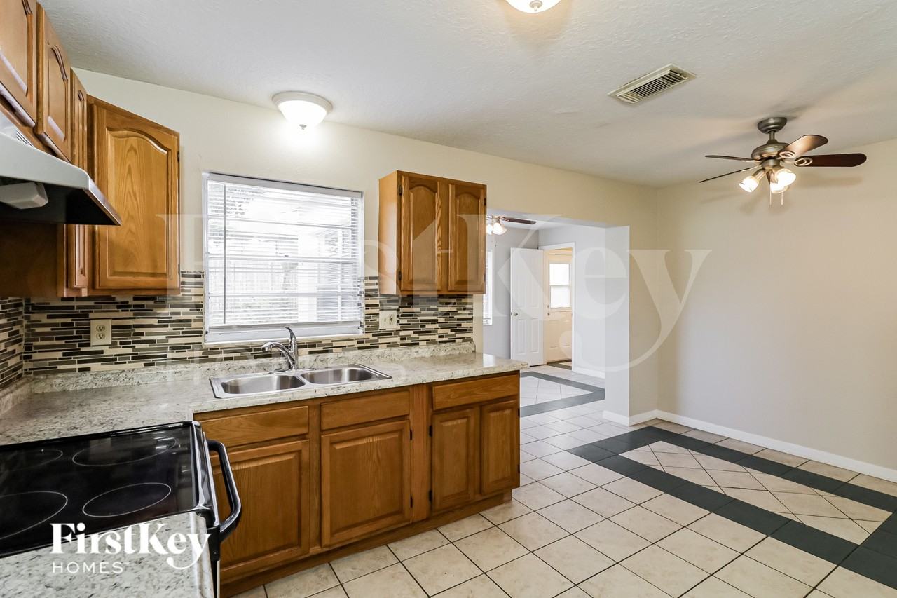 3252 Peterborough St - Photo 7 of 19