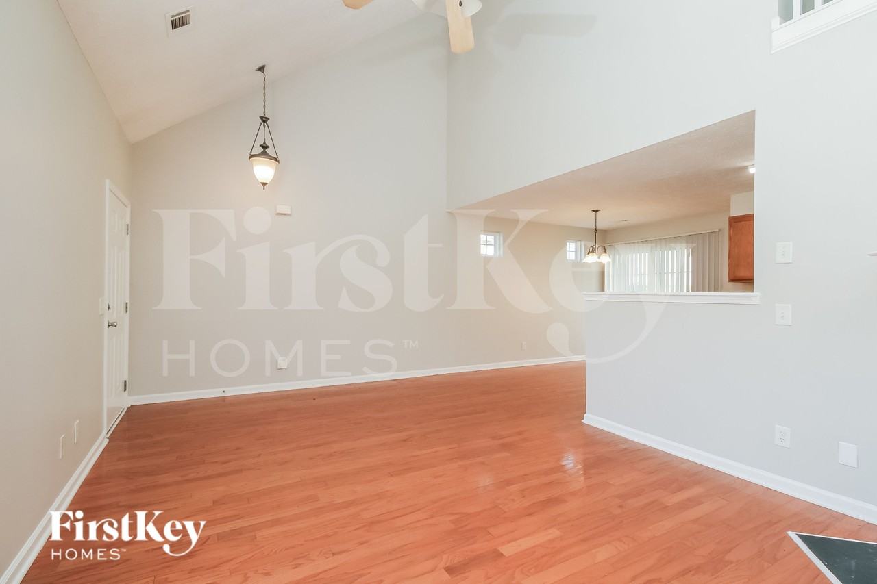 3080 Lakeside Cir - Photo 2 of 19