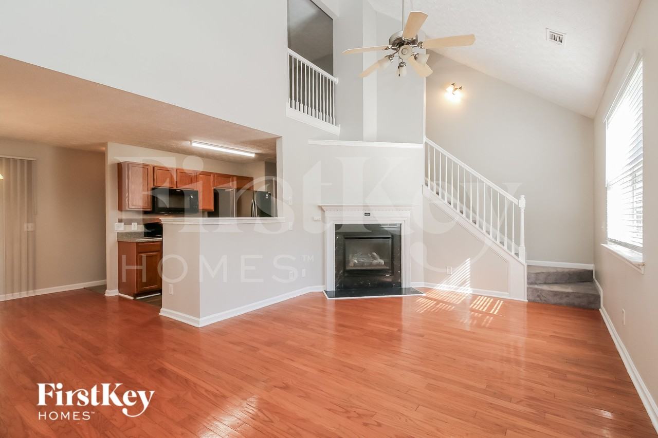 3080 Lakeside Cir - Photo 3 of 19