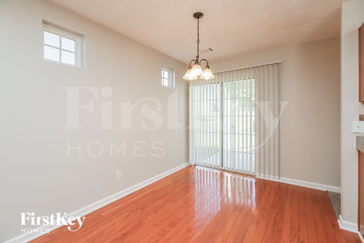 3080 Lakeside Cir - Photo 5 of 19