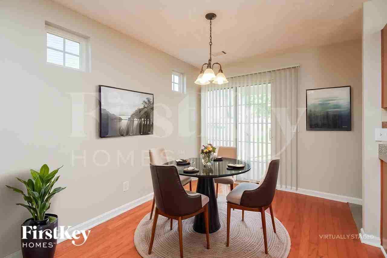 3080 Lakeside Cir - Photo 6 of 19