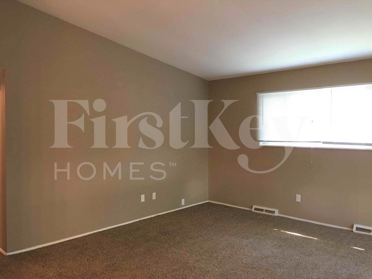 2560 Pheasant Dr - Photo 4 of 21