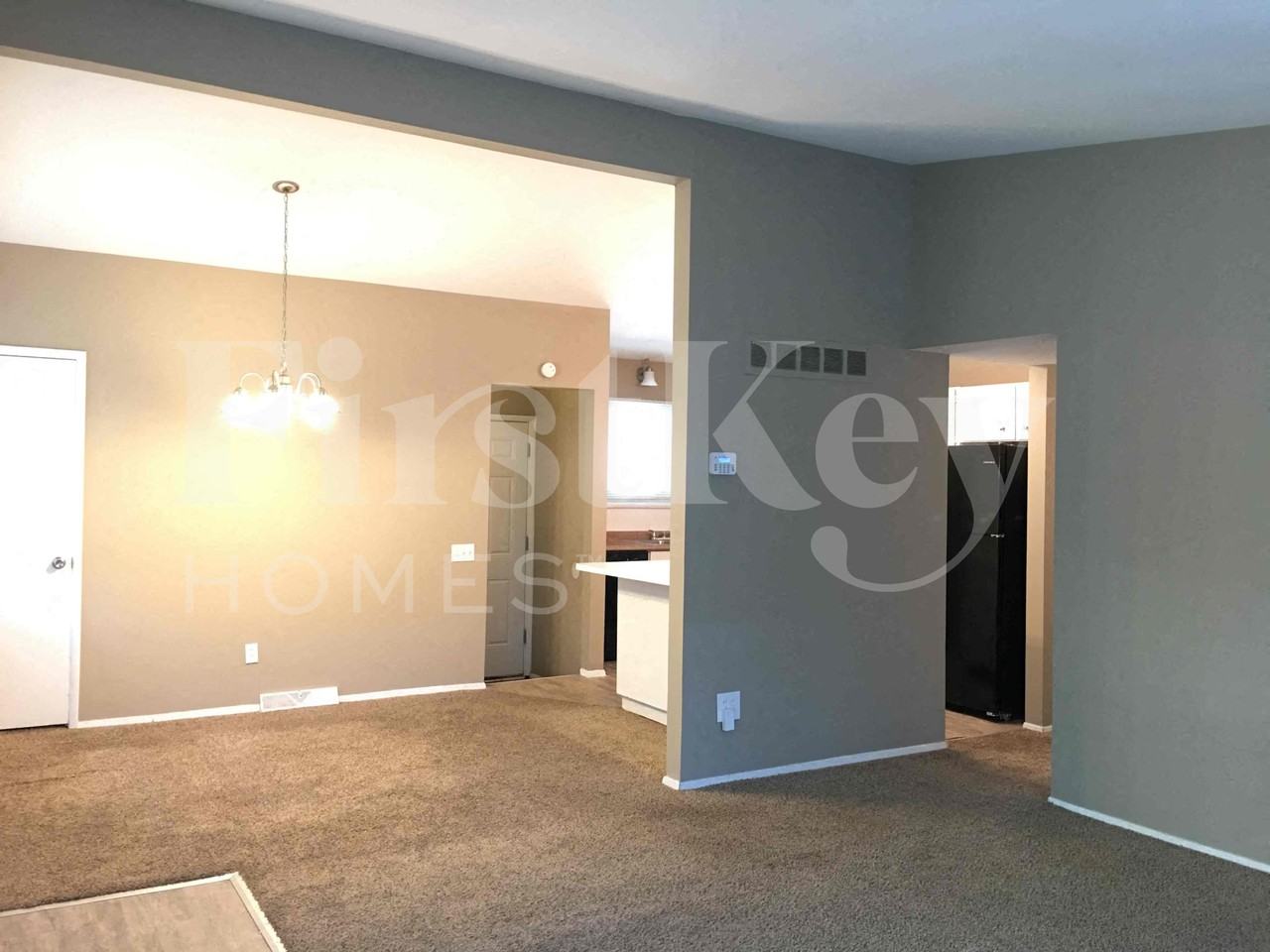 2560 Pheasant Dr - Photo 6 of 21