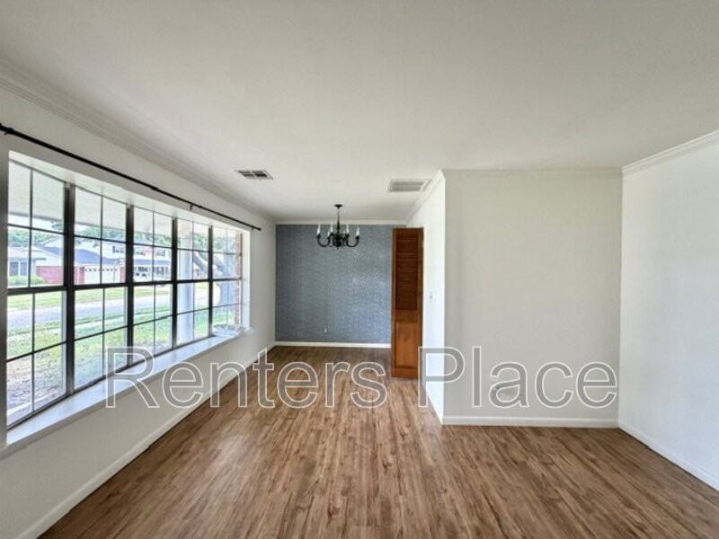 9022 E 30th St - Photo 3 of 20