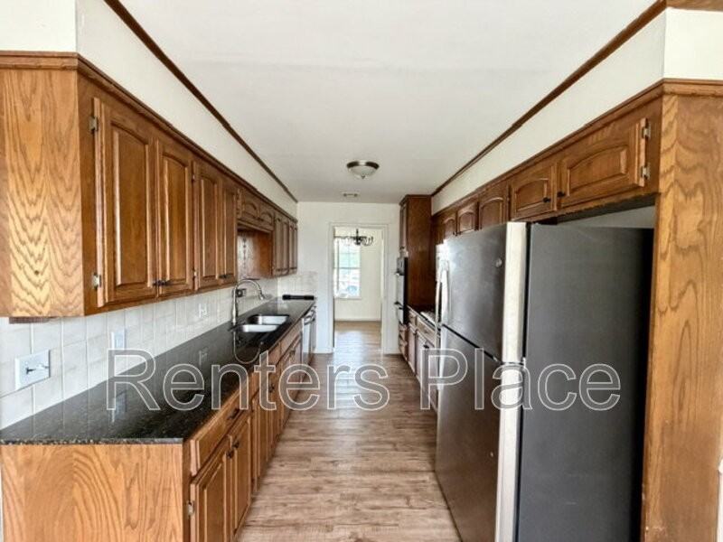 9022 E 30th St - Photo 6 of 20